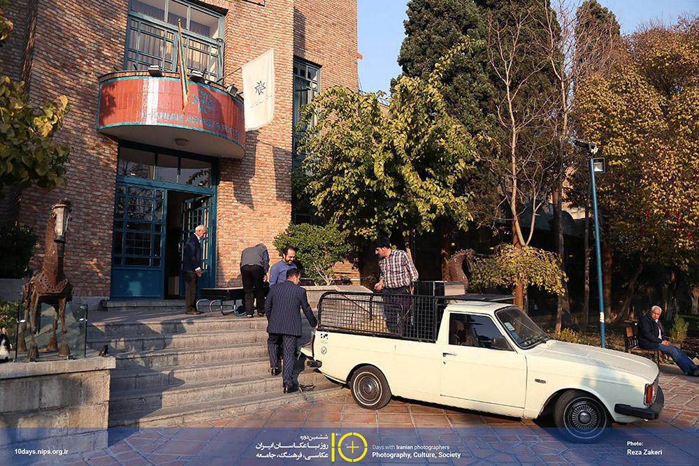 انتقال عکس‌های ششمین دوره ۱۰ روز با عکاسان به خانه هنرمندان ایران